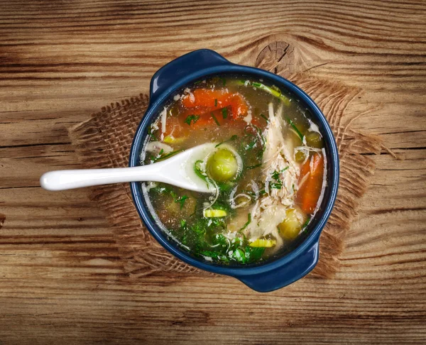 Sopa de frango com legumes — Fotografia de Stock