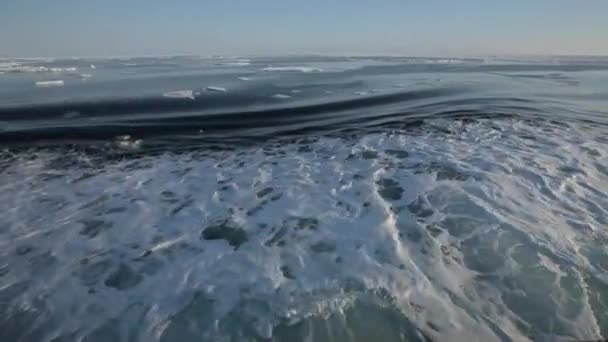 一个破冰船打破了北极的冰.俄罗斯。卡拉 · 盖茨海峡 — 图库视频影像