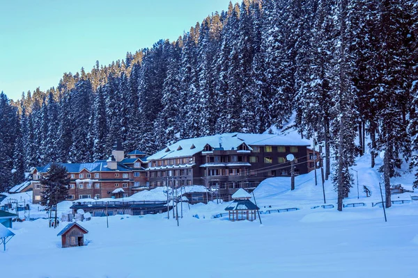 Winterseizoen Gulmarg Een Stad Een Heuvel Station Een Populaire Toeristische — Stockfoto