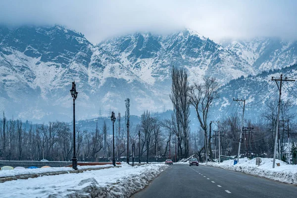 Vägen Intill Dal Lake Vintern Och Den Vackra Bergskedjan Bakgrunden — Stockfoto