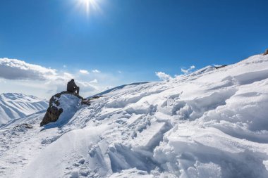 Gulmarg, Hindistan 'da yer alan bir şehirdir, bir tepe istasyonu, popüler bir turist ve kayak merkezidir.