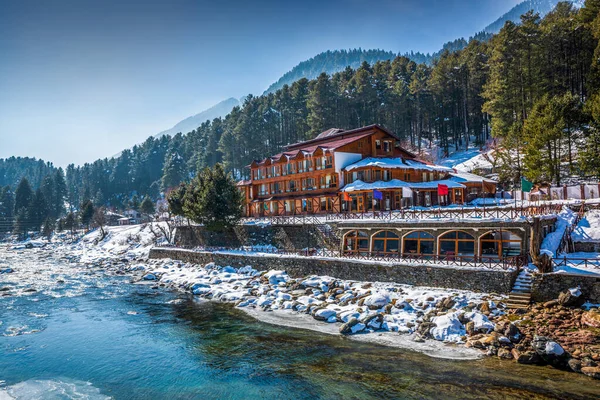 Schöne Aussicht Auf Pahalgam Während Der Wintersaison Umgeben Von Schneegefrorenen — Stockfoto