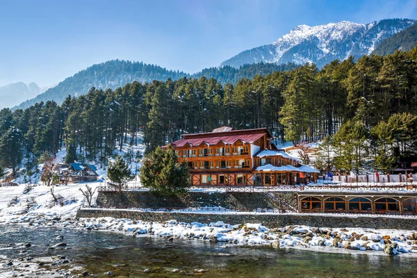 Indah Pemandangan Pahalgam Selama Musim Dingin Dikelilingi Oleh Salju Himalaya — Stok Foto