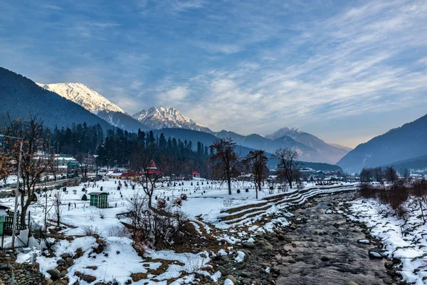 Prachtig Uitzicht Pahalgam Tijdens Het Winterseizoen Omgeven Door Bevroren Himalaya — Stockfoto