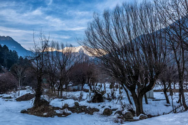 Piękny Widok Pahalgam Sezonie Zimowym Otoczony Śniegiem Mrożone Himalaje Góry — Zdjęcie stockowe