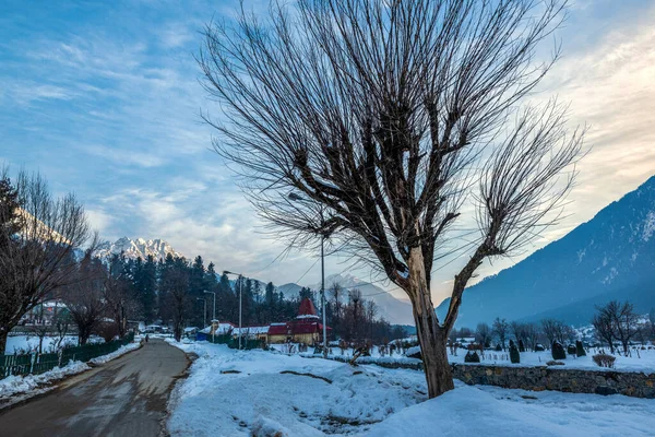 Piękny Widok Pahalgam Sezonie Zimowym Otoczony Śniegiem Mrożone Himalaje Góry — Zdjęcie stockowe