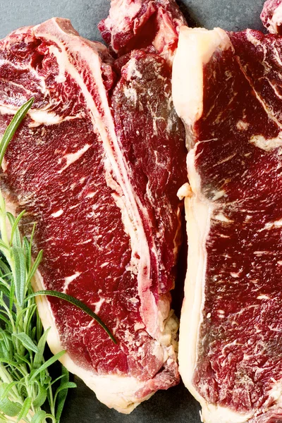 RAW leeftijd steaks — Stockfoto