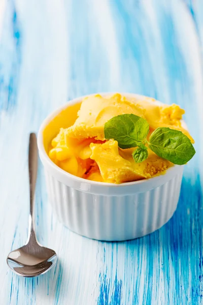 Heerlijke passie fruit sorbet — Stockfoto