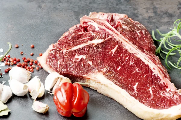 Bistecca cruda stagionata — Foto Stock