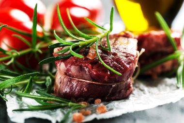 Steak fileto mignon ve biberiye