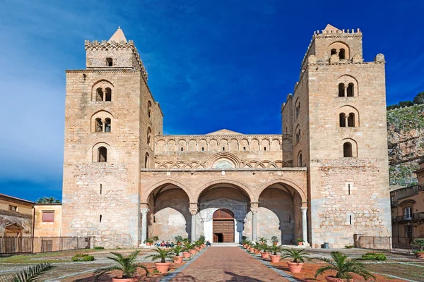 La cathédrale-basilique de Cefalu — Photo