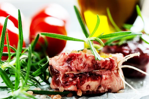 Biefstuk filet mignon en rozemarijn — Stockfoto