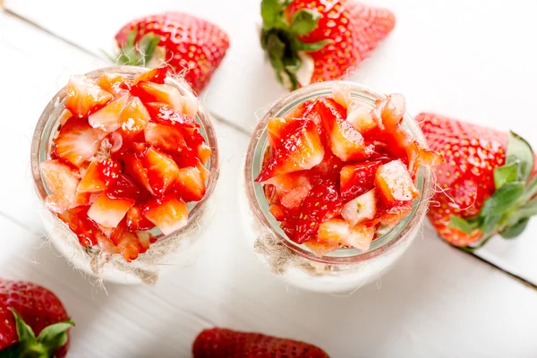 Strawberries desert with cream and cereals — Stock Photo, Image