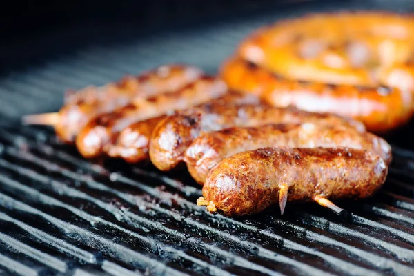 Salsicce fatte in casa alla griglia — Foto Stock