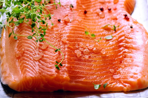 Raw salmon fillet — Stock Photo, Image