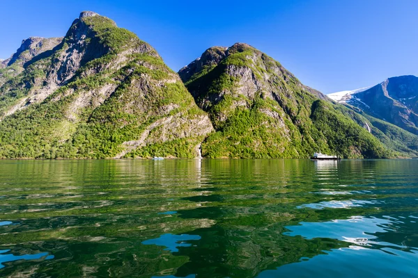 Hermoso fiordo en Noruega — Foto de Stock