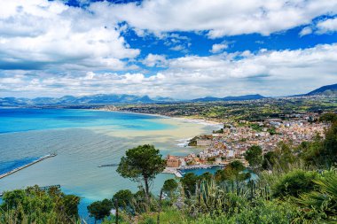 Tipik Sicilya deniz manzarası