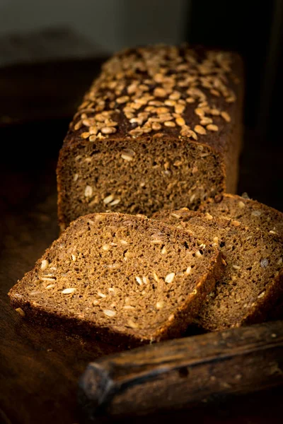 Zelfgebakken Brood Zwarte Achtergrond — Stockfoto