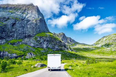 Lofoten, Norveç 'te karavan, karavanda yolculuk.