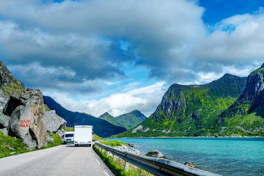 Lofoten, Norveç 'te karavan, karavanda yolculuk.