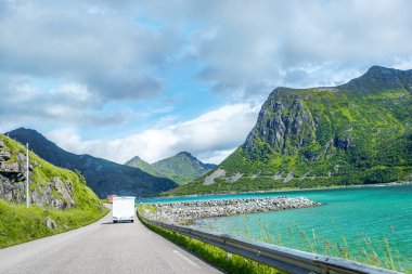 Lofoten, Norveç 'te karavan, karavanda yolculuk.