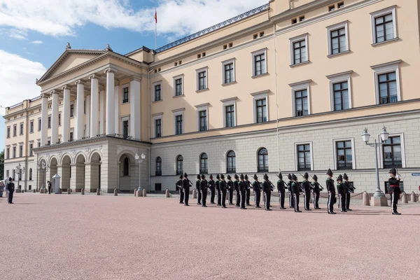 Cambio di guardia al Palazzo Reale Norvegia — Foto Stock