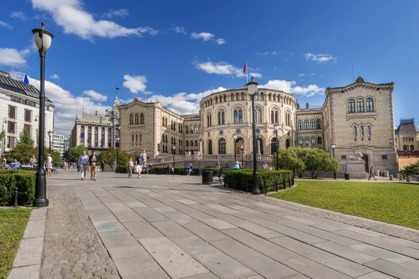 Praça em frente ao Parlamento de Oslo — Fotografia de Stock