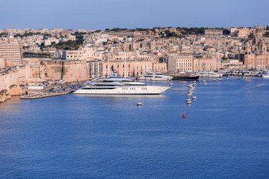 Valletta manzarası ile süper lüks yat