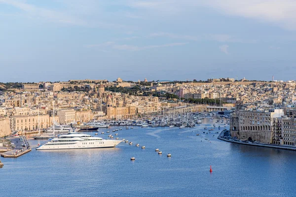 Valletta Skyline con puerto deportivo — Foto de Stock