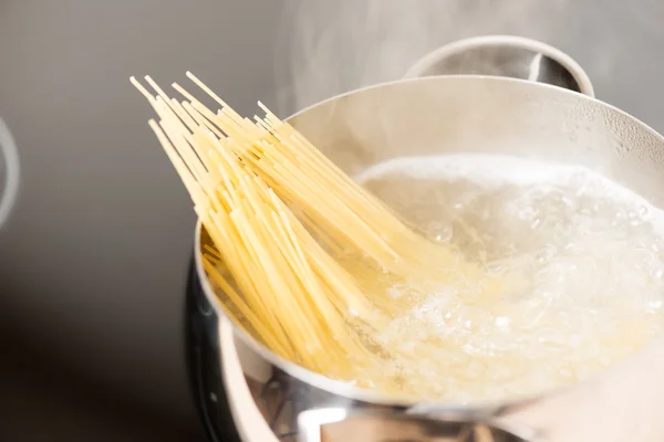 Pan with spaghetti — Stock Photo, Image