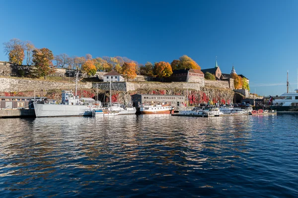 Zobrazit na pevnost Akershus na podzim — Stock fotografie