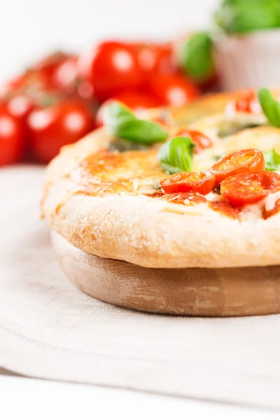 Italian pizza with tomatoes — Stock Photo, Image