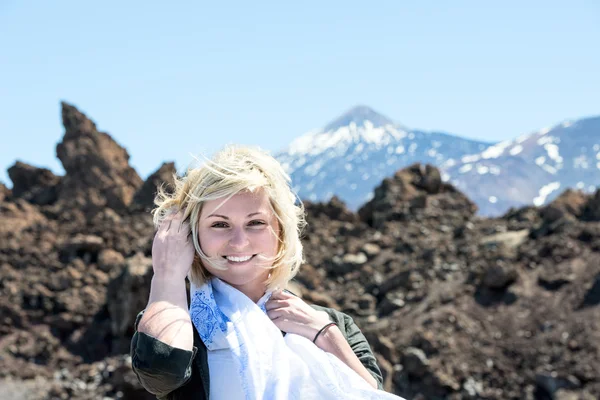 Mujer rubia sonriente —  Fotos de Stock