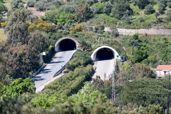 Tunnel entrance at highway — Stock Photo, Image