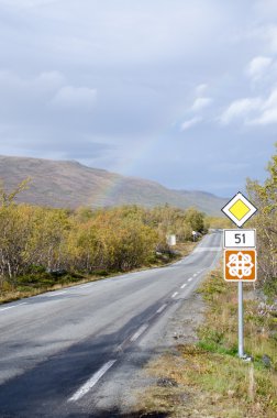 Gökkuşağı doğal yolu üzerinde