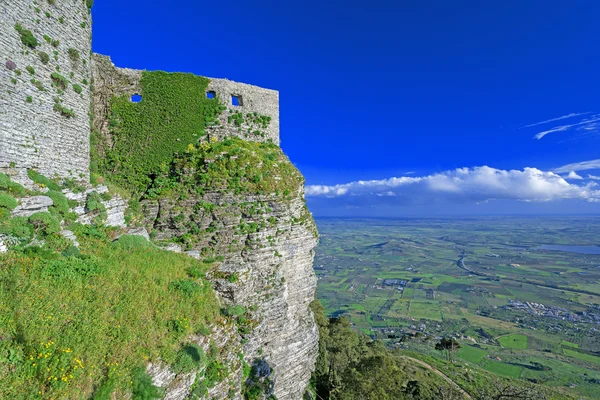 Panoramik manzaralı kale — Stok fotoğraf