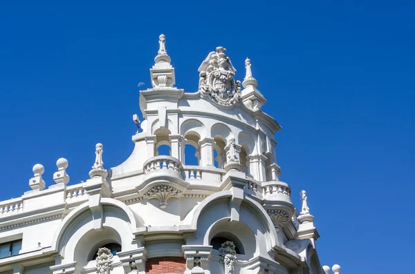 Construyendo sobre el cielo en Madrid — Foto de Stock