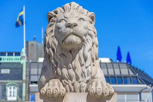 Lion sculpture dicht omhoog — Stockfoto