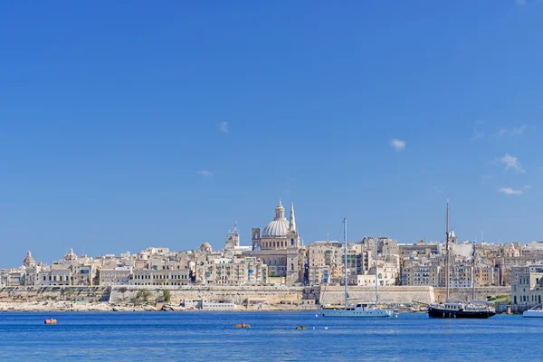 Valletta skyline met de St. Pauls Cathedral — Stockfoto