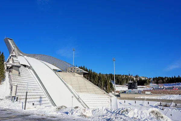 Holmenkollen ski jump i oslo Norge — Stockfoto