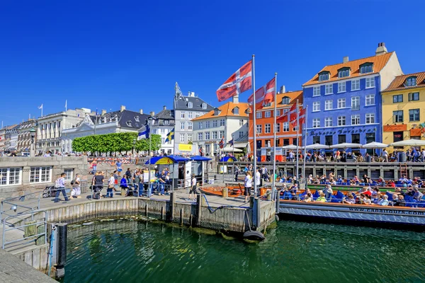 Nyhavnská promenáda v Kodani, Dánsko — Stock fotografie