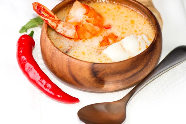 Sopa tailandesa con camarones y pescado — Foto de Stock