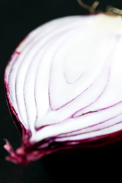 Geschnittene rote Zwiebel — Stockfoto