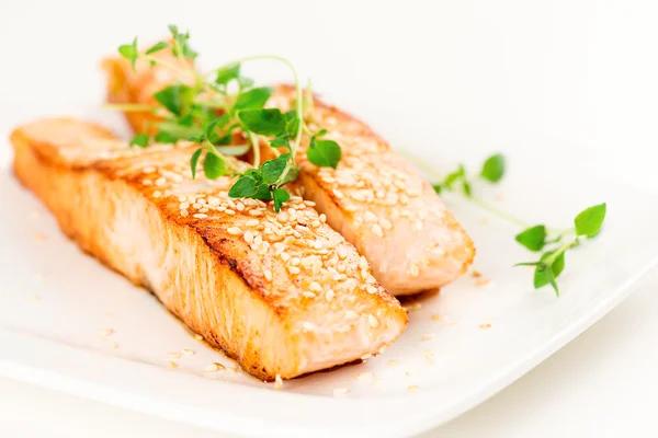 Grilled salmon on plate — Stock Photo, Image