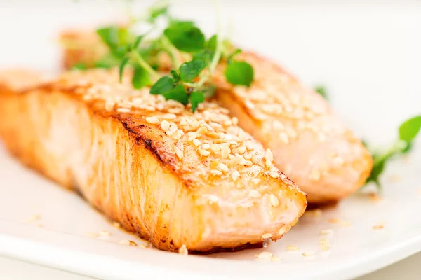 Grilled salmon on plate — Stock Photo, Image