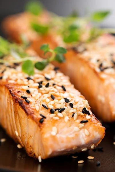 Grilled salmon on plate — Stock Photo, Image