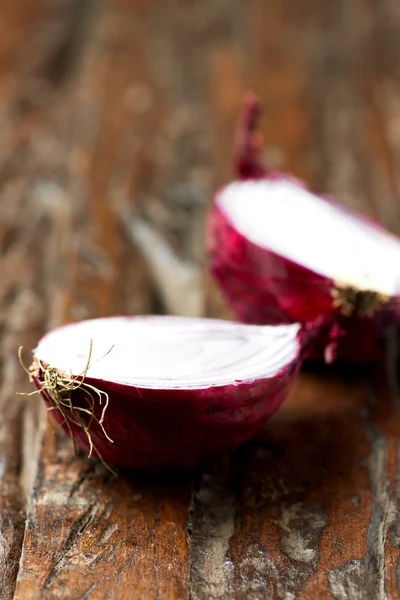 Frische rote Zwiebeln — Stockfoto