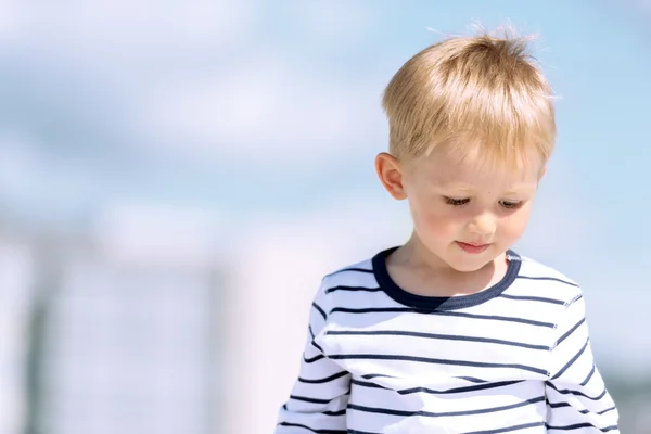 Pequeño niño preescolar — Foto de Stock