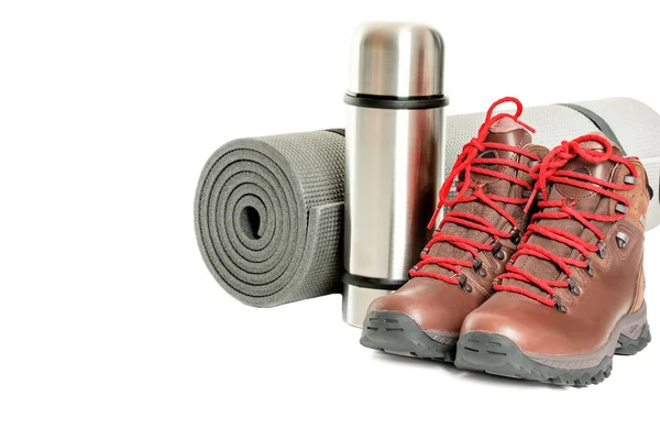 Equipo de excursionista con botas y termo matraz — Foto de Stock