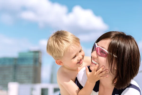 Retrato de mãe e filho — Fotografia de Stock